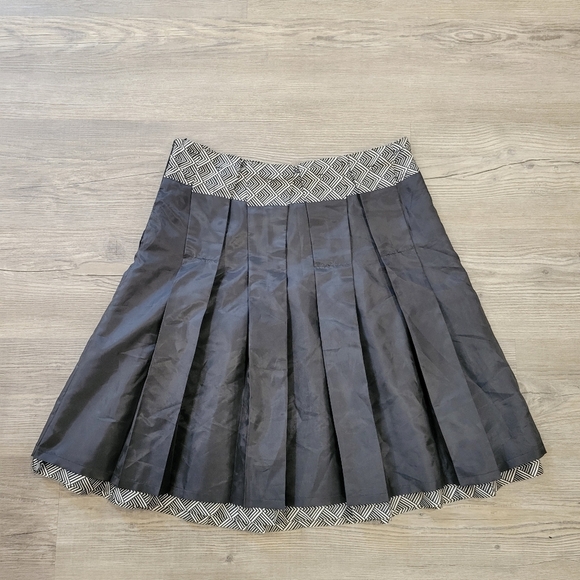 Banana Republic Factory Silk Gray Patterned Women's Skirt Size 4 - Picture 9 of 9
